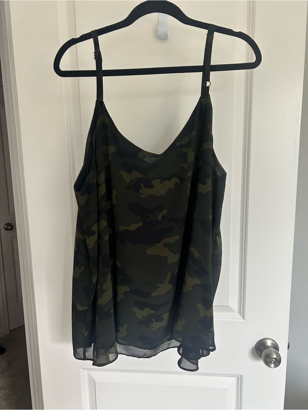 NWOT- Torrid Camo Print V-Neck Spaghetti Strap Tank Top - Olive Green. Size 3